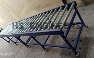 gravity roller conveyor